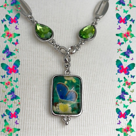 Jewelry - 💕Beautiful Vintage Butterfly Pendent Necklace💕